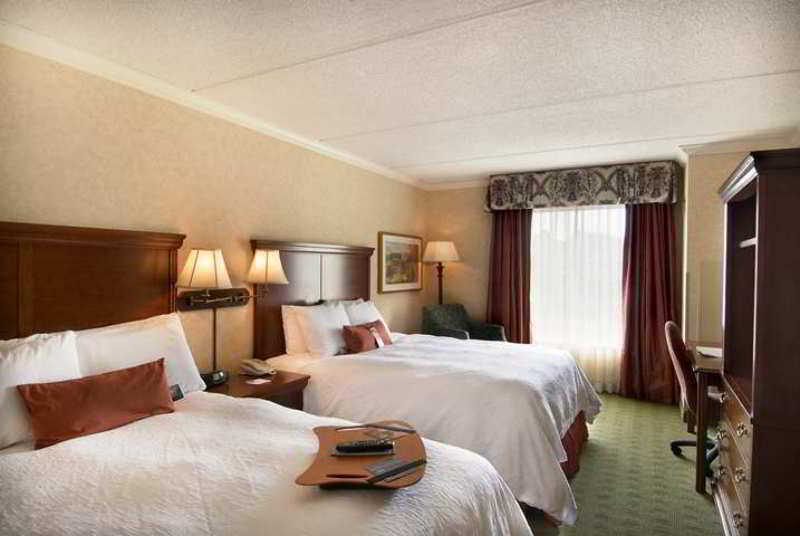 Hampton Inn & Suites Youngstown-Canfield Стая снимка